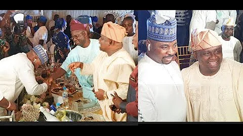 Mc Oluomo bow to greet SEN Yayi &King Ilaro as they snap together at Ogogo all star birthday Party