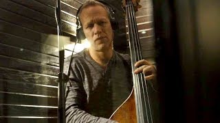 世界有数のベーシスト・アヴィシャイ・コーエンが満を持して初めて映画音楽担当／映画『セラヴィ！』メイキング