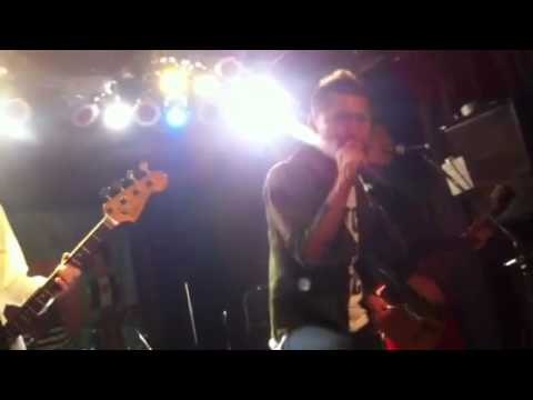 YouTubeでザ•カメレオンズ 2012年8月24日@難波Meleを視聴