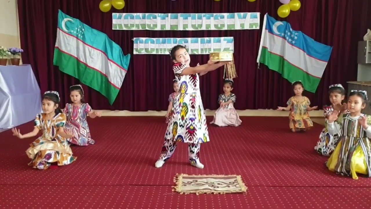 Do'ppi tikdim. Kichik Qizlar ijrosida Raqs 