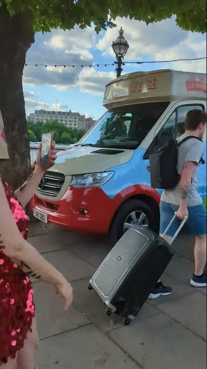 Woman with painted body taking selfies in South Bank  - London - 4K #Shorts