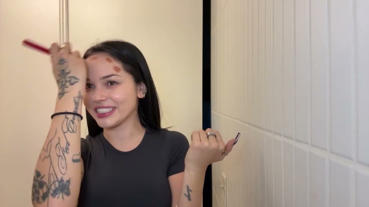 Maggie Lindemann Twitch stream on January 16, 2026 - 