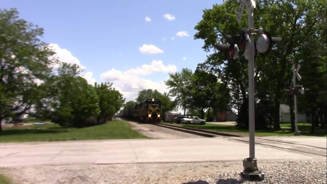 KBS 706, KBS 705, and KBS 702 at Old U.S. Highway 41 in Boswell, Indiana (May 29, 2017)