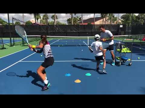 تدريب على مهارة الضربة الامامية في التنس الارضي