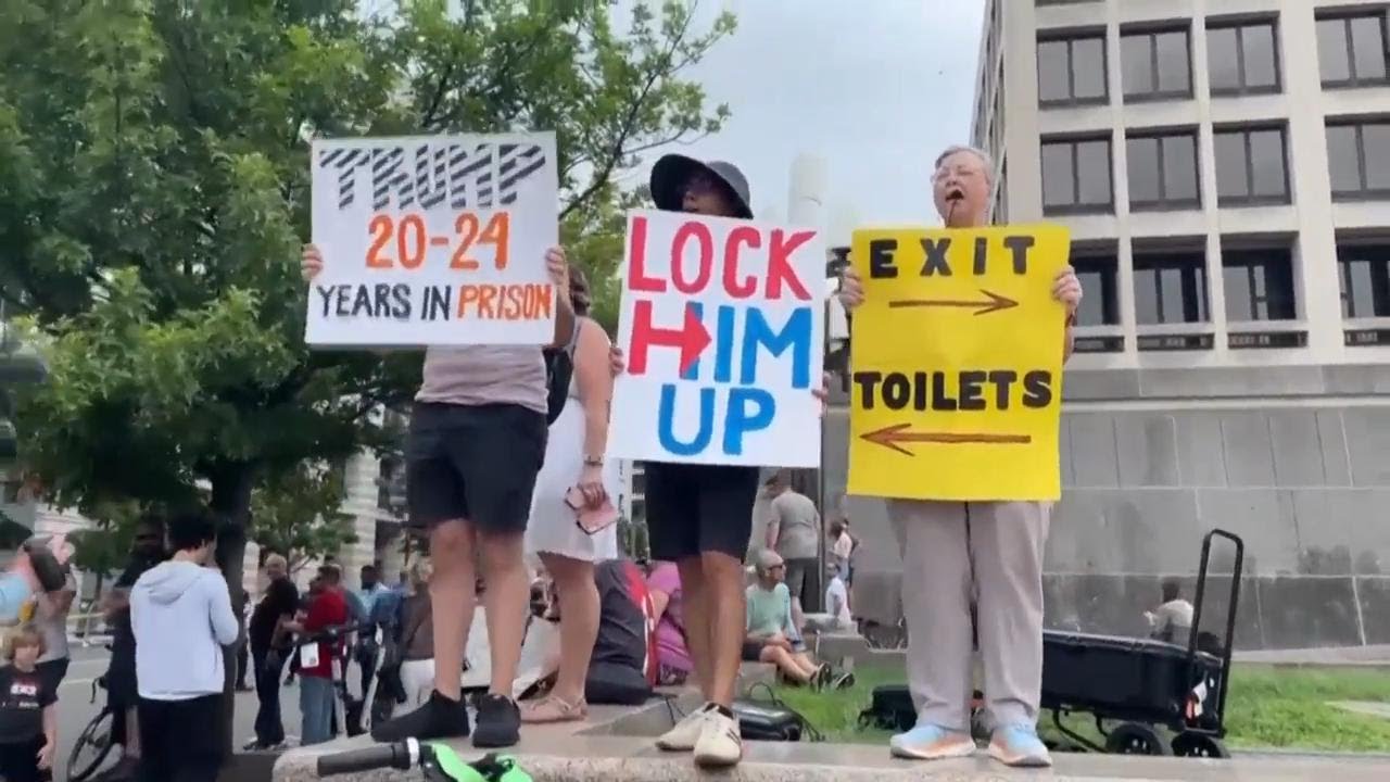 Protesters praise, denounce Trump outside arraignment