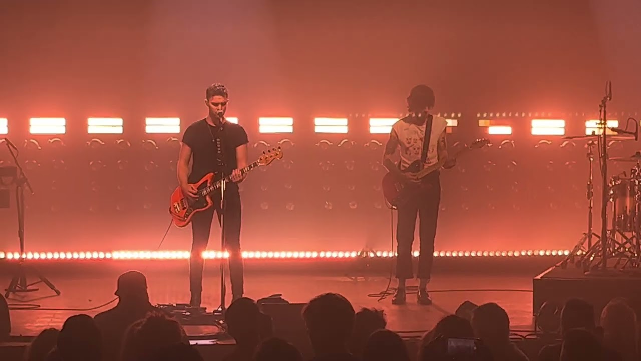 YouTube에서 Royal Blood - Waves - Live at The Agora, Cleveland, Oh 보기 YouTube에서 Royal Blood - Waves - Live at The Agora, Cleveland, Oh 보기