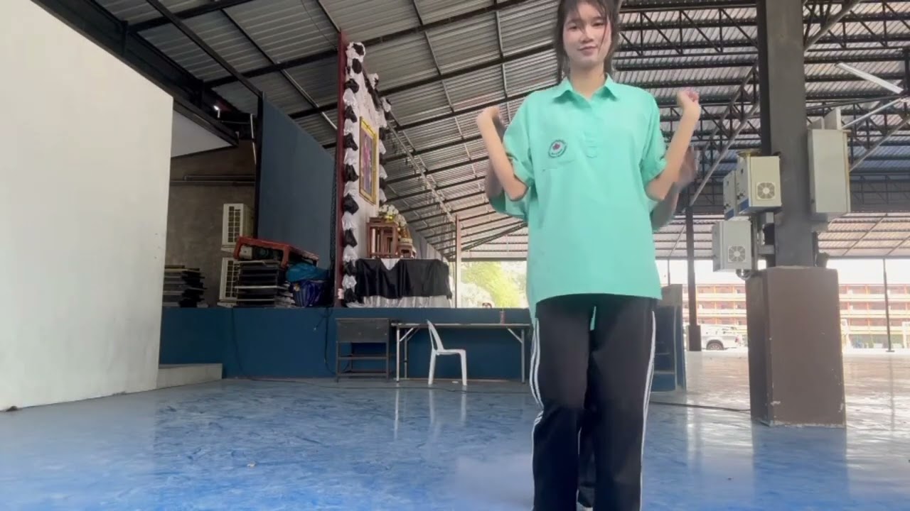 กิจกรรมเข้าจังหวะการเต้นราพื้นเมือง นานาชาติ นักเรียนชันมัธยมศึกษาปี ที่5/3โรงเรียนบึงศรีราชาพิทยาคม