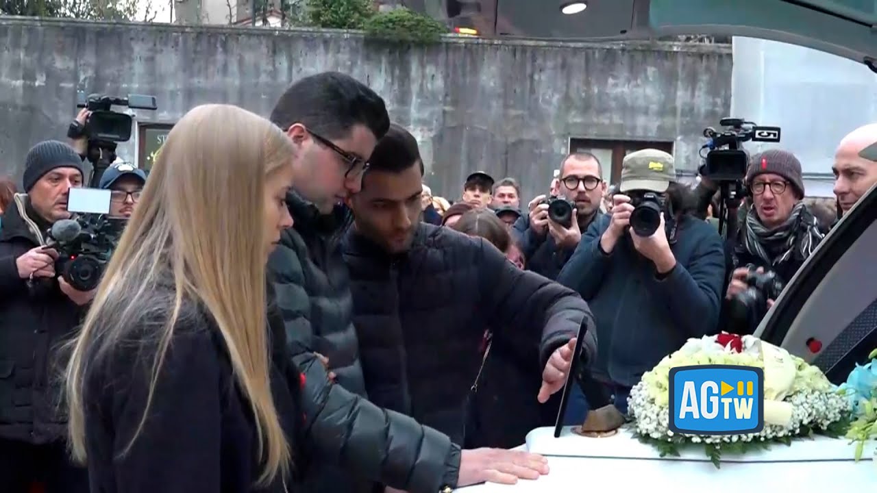 Funerali Vanessa Ballan, commozione all'uscita del feretro