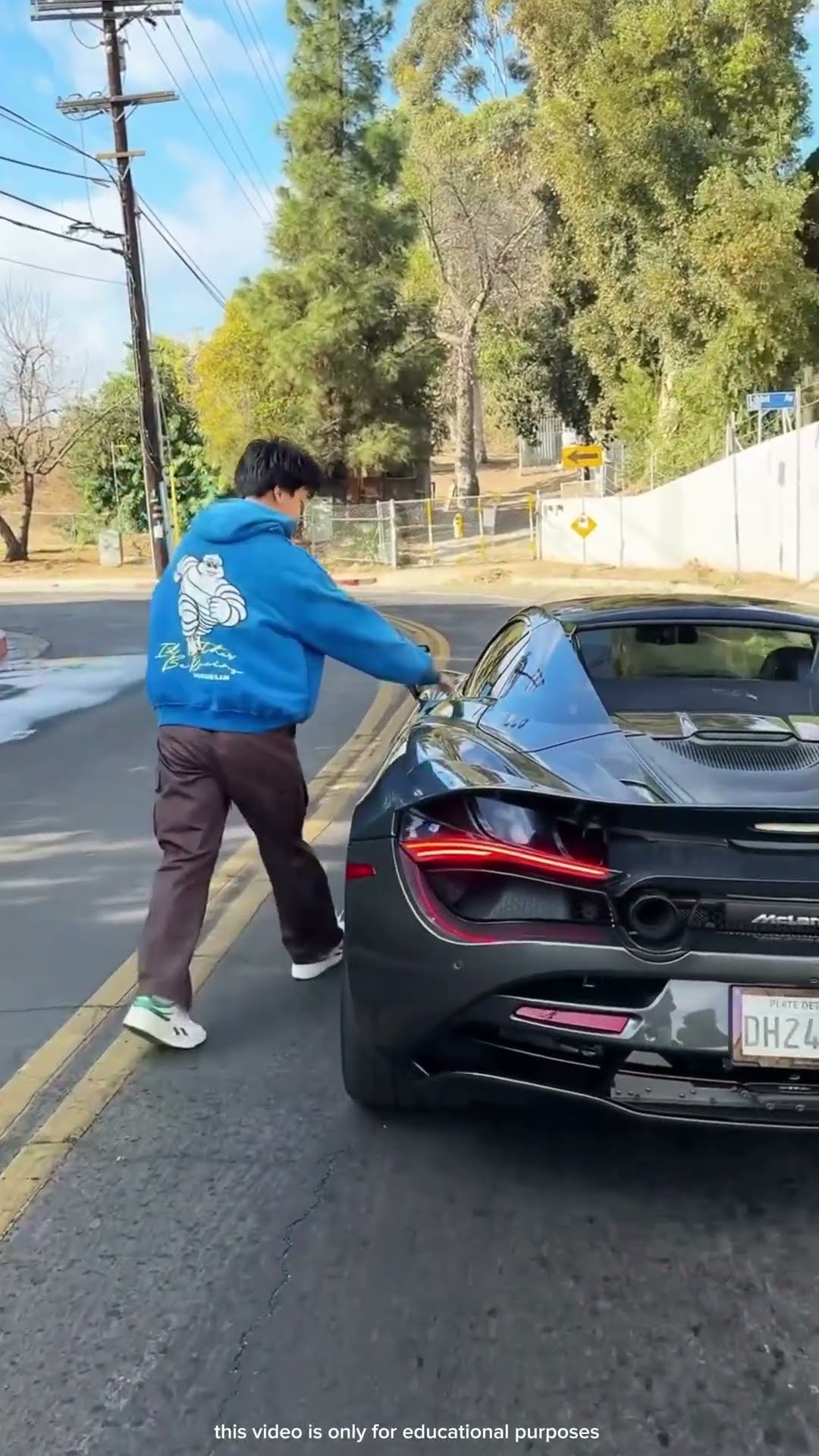 left keys inside moving car #shortsvideo