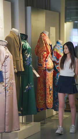 [ENG] 中国传统服饰 | 旗袍：细节藏在盘扣和刺绣中，尽显中国式优雅。【中国非遗文化】丨 欢娱影视