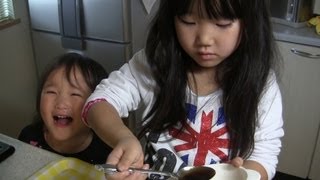 プリン作りに挑戦した英奈玲美