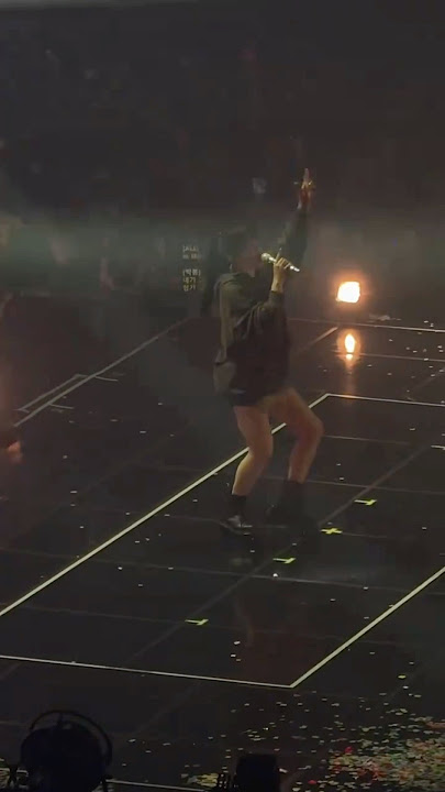 PARK BOM BEING EXTRA DURING IN THE CLUB #2NE1