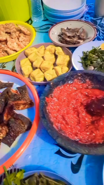 #makanbersama #nasiliwet #sambelpedas #jengkol #tahu #kangkung #balabala #gorengikan #travel