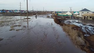 Топит дома: в Уральске из-за паводков объявлен режим ЧС