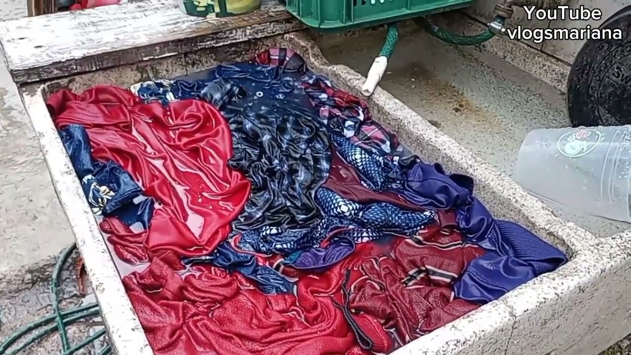 Trabajo😱 lavando  ropa ajena☺️