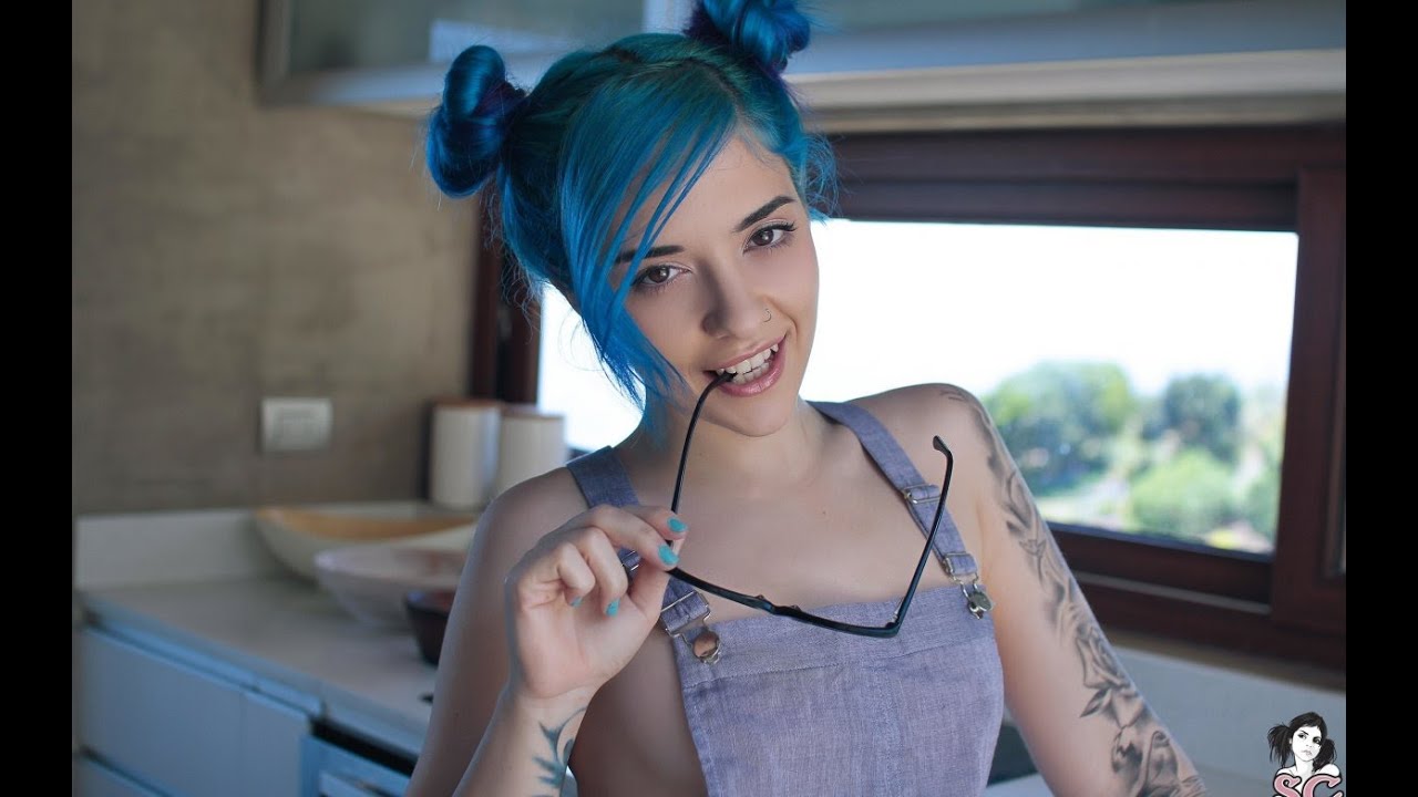 Damselfly Suicide Girl