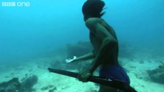 ‪Superhuman Filipino diver from the Badjao tribe ;BBC