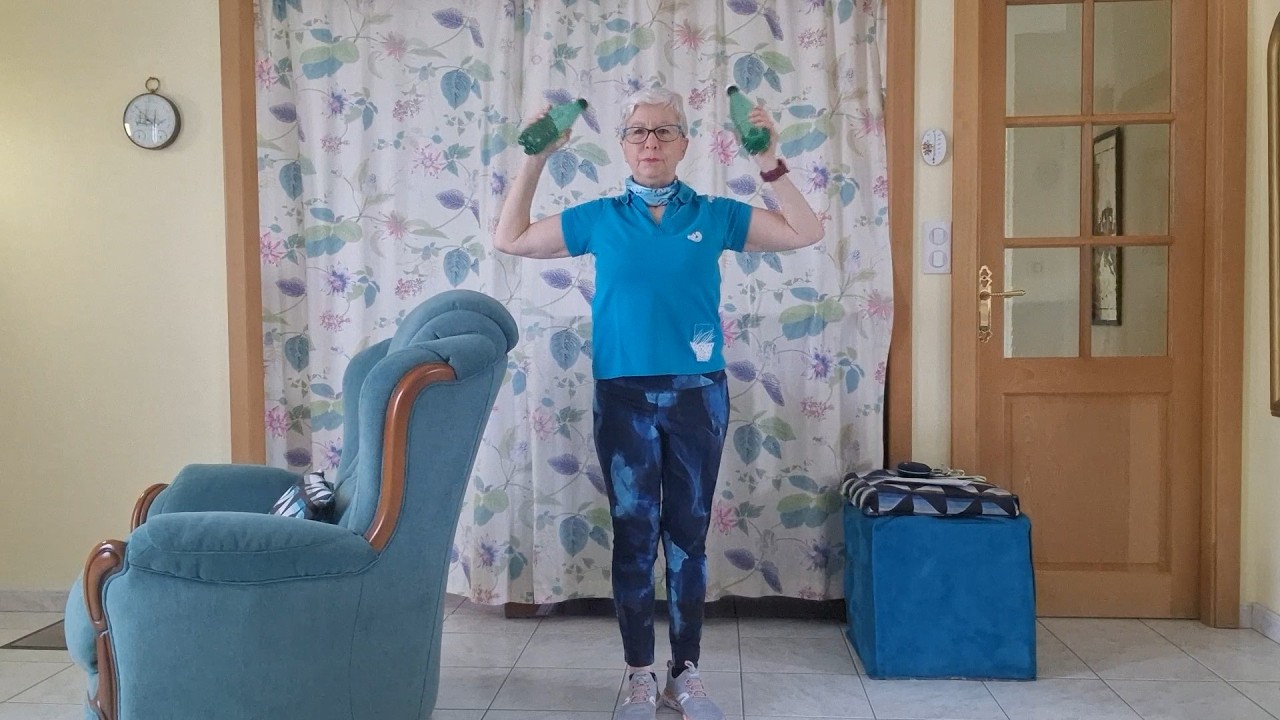 GYM SENIOR MUSCLER LES BRAS EN DOUCEUR