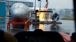 Hasiči na pražském ruzyňském letišti cvičili ovládání monitorů na cisterně při požáru letadla
