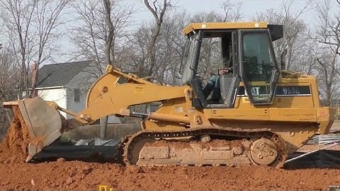 CAT 953C Tracked Loader Starting a Basement