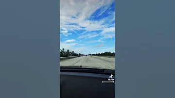 عم تطلع مني وساكني 