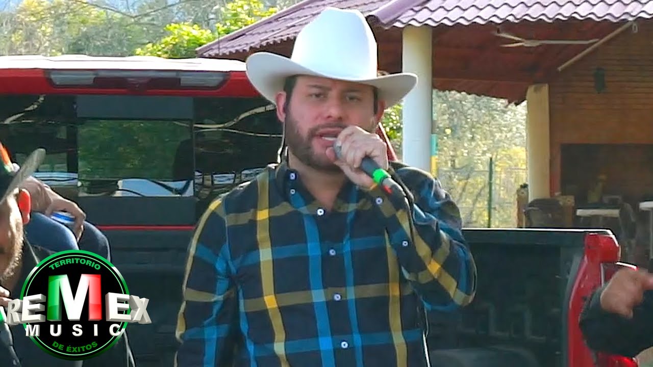 Iván Zapata - De Aquí No Soy Con Banda En Vivo (Video Oficial)