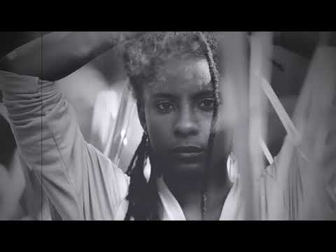 Jah9 - Steamers A Bubble (Lyrics CC)