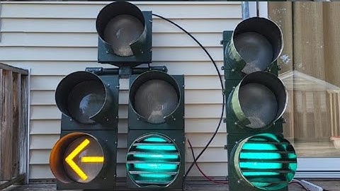 Regular 3-colored Signal & Flashing Yellow Arrow Doghouse 2: Louvered Greens