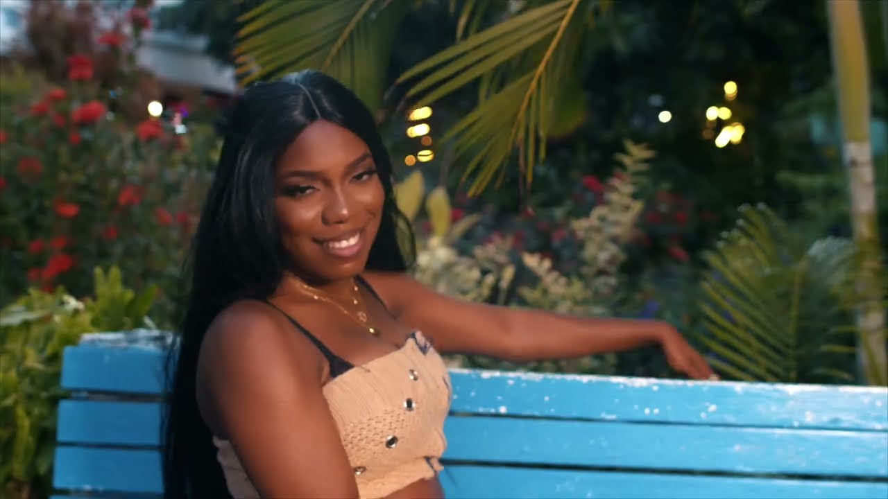 Watch Chobis twins - Darling (Visualiser) on YouTube Watch Chobis twins - Darling (Visualiser) on YouTube