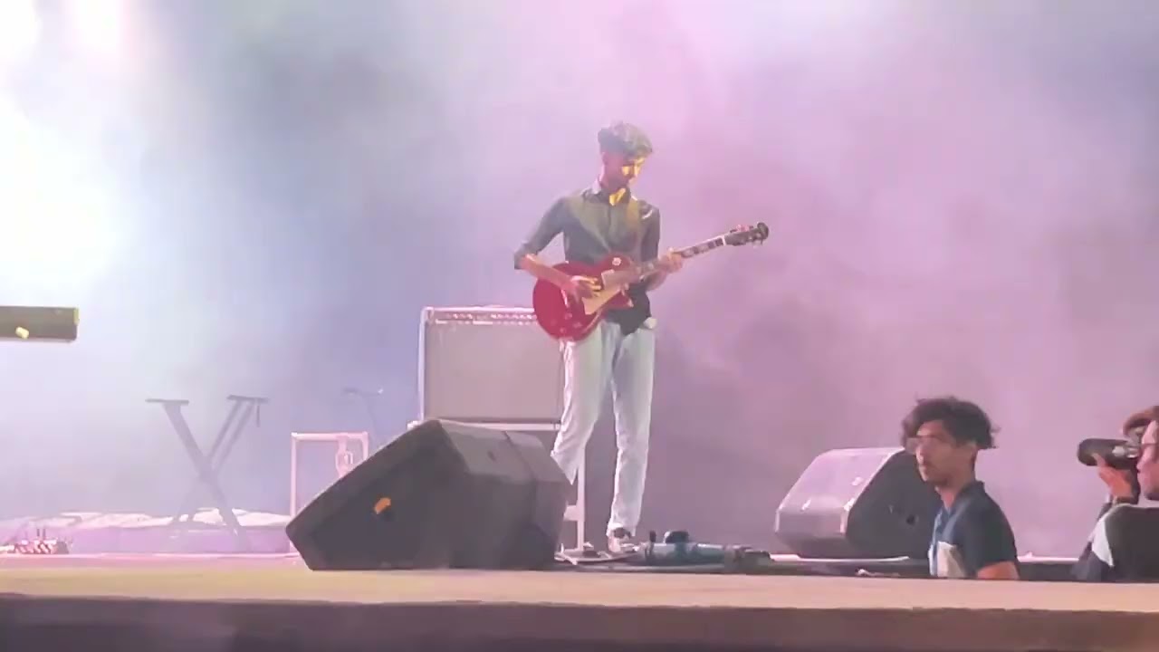 FISH ROCK live band performance.