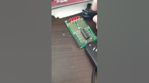 Blink controlled by switch in assembler pickit2 starter kit