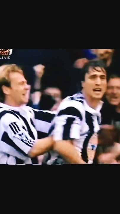 What a blast from David Ginola vs Manchester United 🤯🤩😎⚽️#football #whatagoal #goals #fyp