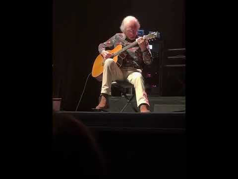 Yes Live: 10/6/22 - Lititz - Steve Howe introduces the band and plays To Be Over (solo acoustic)