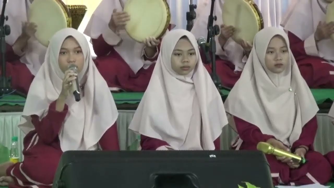 HADZAL QUR'AN -||- COVER SANTRI PUTRI