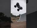 Monster Truck Ini Beraksi Terbang Di Udara #shorts