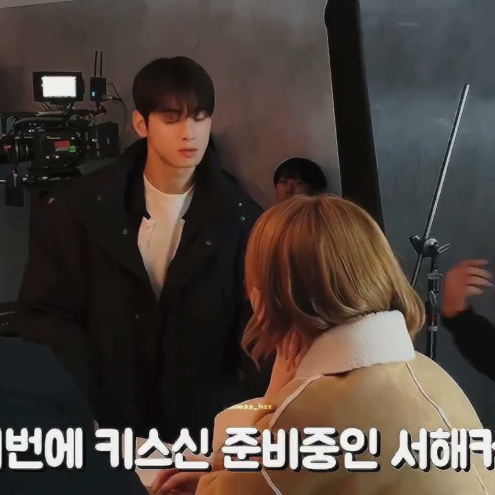 Cha Eunwoo smiled while practising the kissing scene (Drama: A Good Day To Be A Dog)