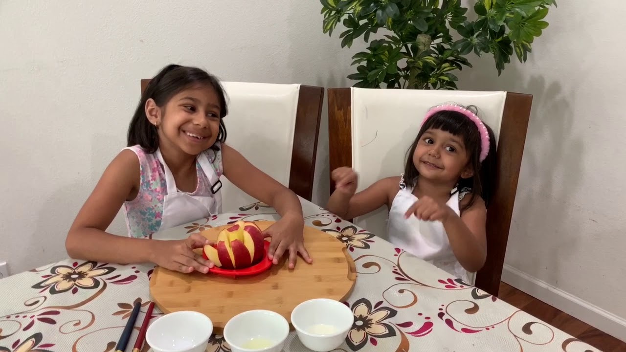 Easy Kids Science Experiment - Oxidation of an Apple - DIY