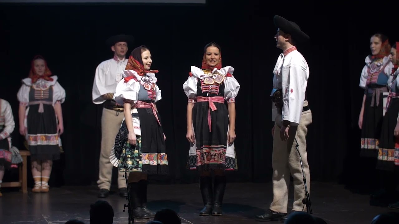 Tance do skoku a do krutu z Važca - folklórny súbor Živel a ľudová hudba Muzička