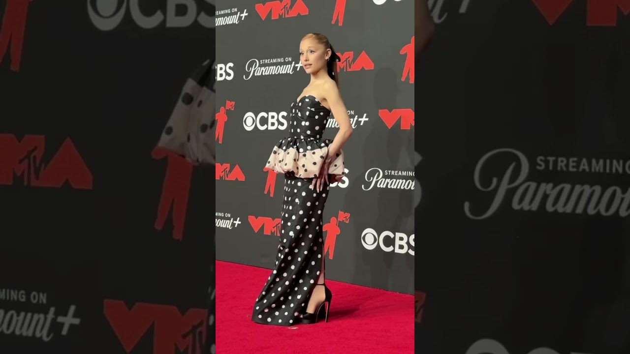 Ariana Grande is here! 