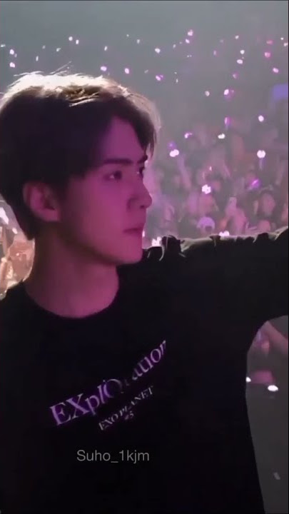Itu balik konser case Hpnya langsung gak boleh kena air, karna abis dipegang Sehun 🤣