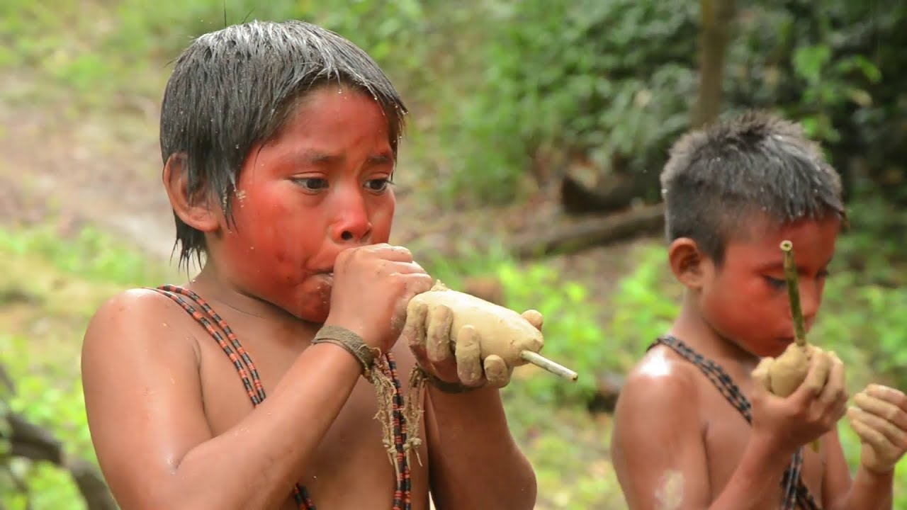 BAKUËBOM BOMPISËN TËKIKBO (Meninos soprando cana fina)