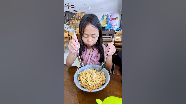 Riska Vlog Ngerjain Bocil Makan Mie Bakso pake Sambal Kepedasan Sakura Horor Part 2