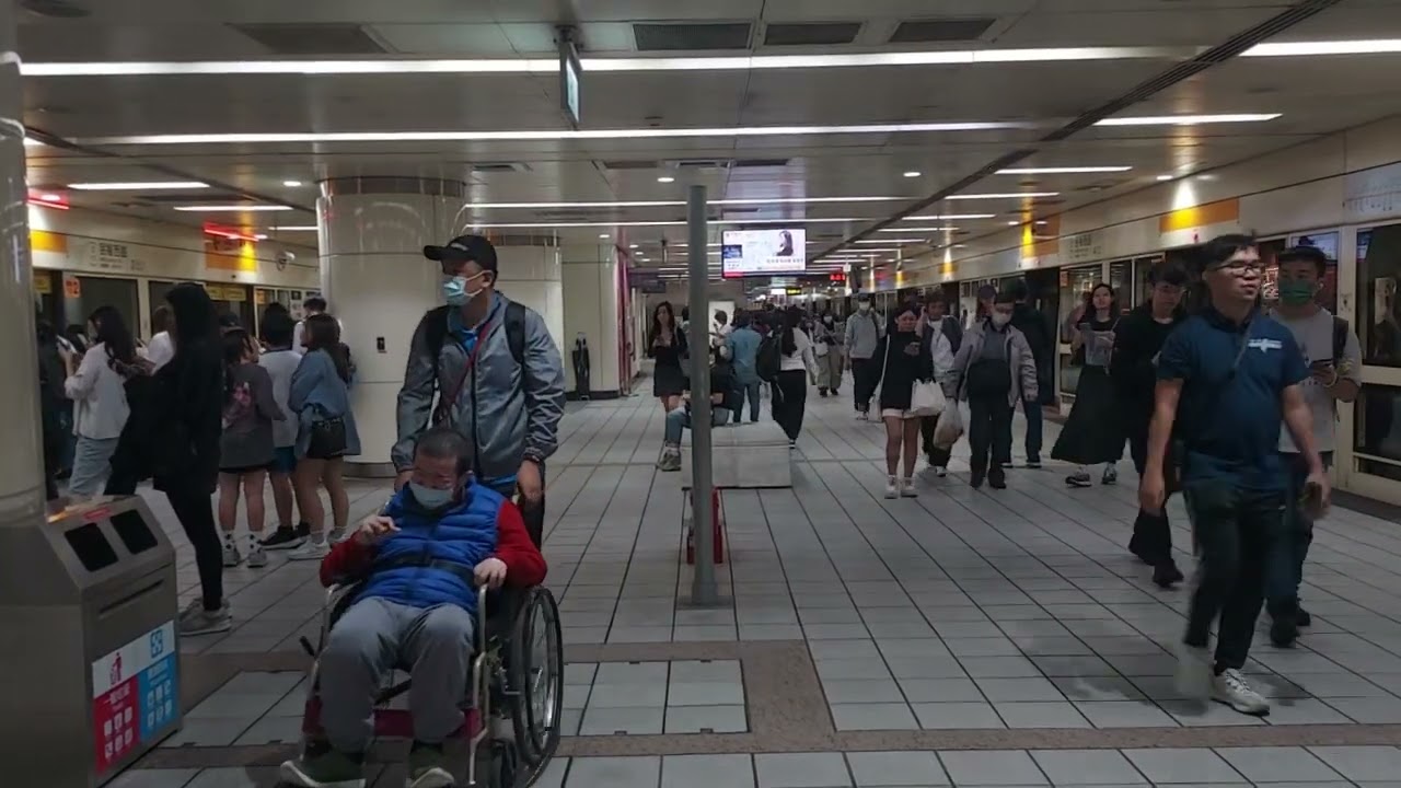 台北捷運 中和新蘆線 民權西路站 下班尖峰時刻人潮 [O10]