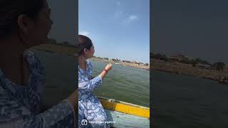 Flying Kite 🪁 from a Boat in the middle of River Ganga #varanasi #shorts #travelshorts #kashi