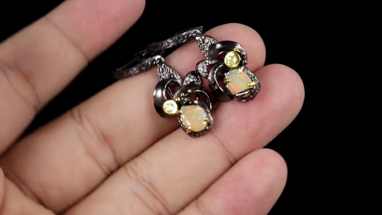 Серебряные дизайнерские серьги с натуральным радужным опалом​ арт 33482