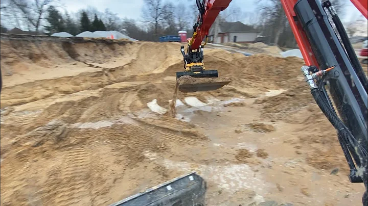 Digging in Sand with the Kubota kx080-4 w/ Engcon tilt rotator and Trimble Earthworks 2D