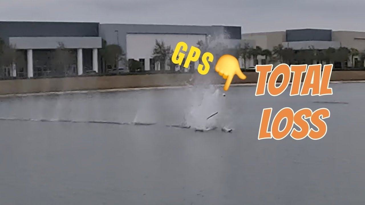 Судно для перевозки крупных креветок длиной 20 дюймов было уничтожено и затонуло.