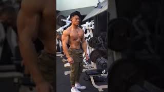 NYLE NAYGA  BACK AND BICEPS WORKOUT  ENTRAÎNEMENT DU DOS ET BICEPS