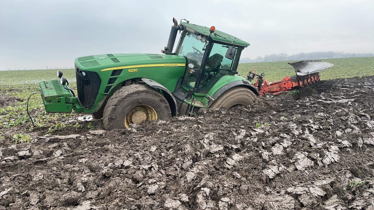 Tractor stuck in the mud [ Tractor Rescue / Traktor mentés] John Deere ...