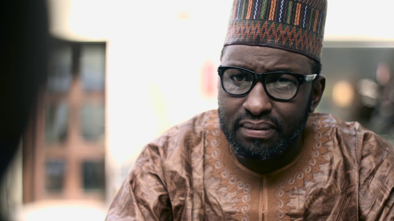 Ichki kiyim fotosuratlarida yalangoch chiroyli qizlar